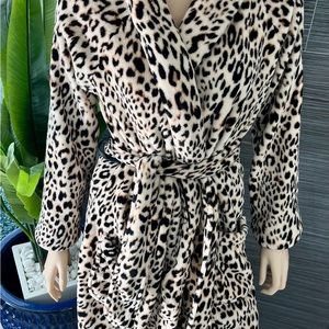 Victoria’s Secret Leopard Plush Robe with Belt XS/Small EUC